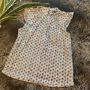 Sleeveless comfy business blouse. Bouncy feeling fabric.